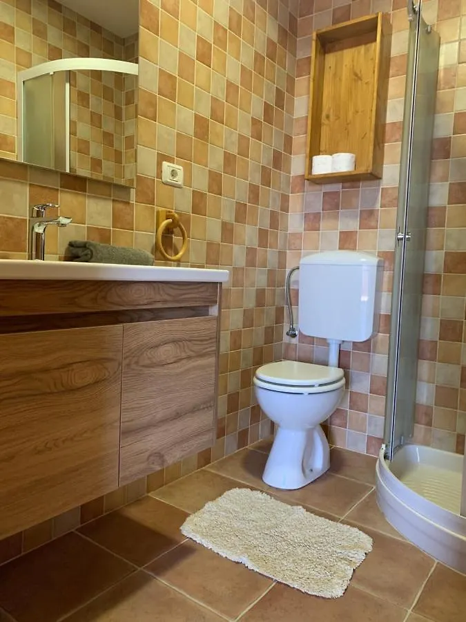 Ližnjan Apartments Ceh