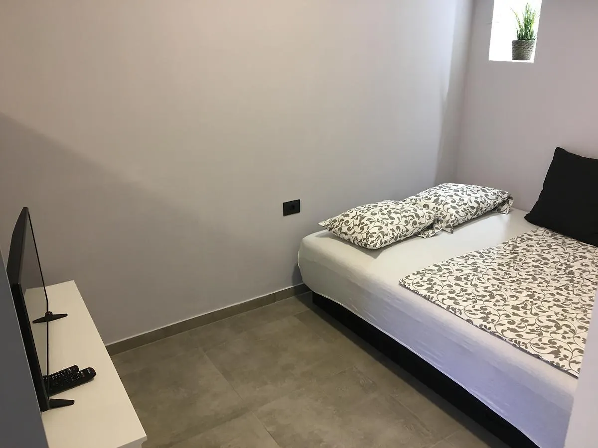 Ližnjan Apartments Ceh