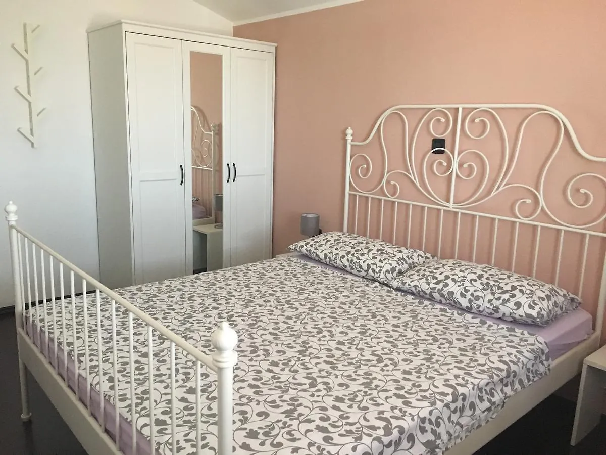Ližnjan Apartments Ceh