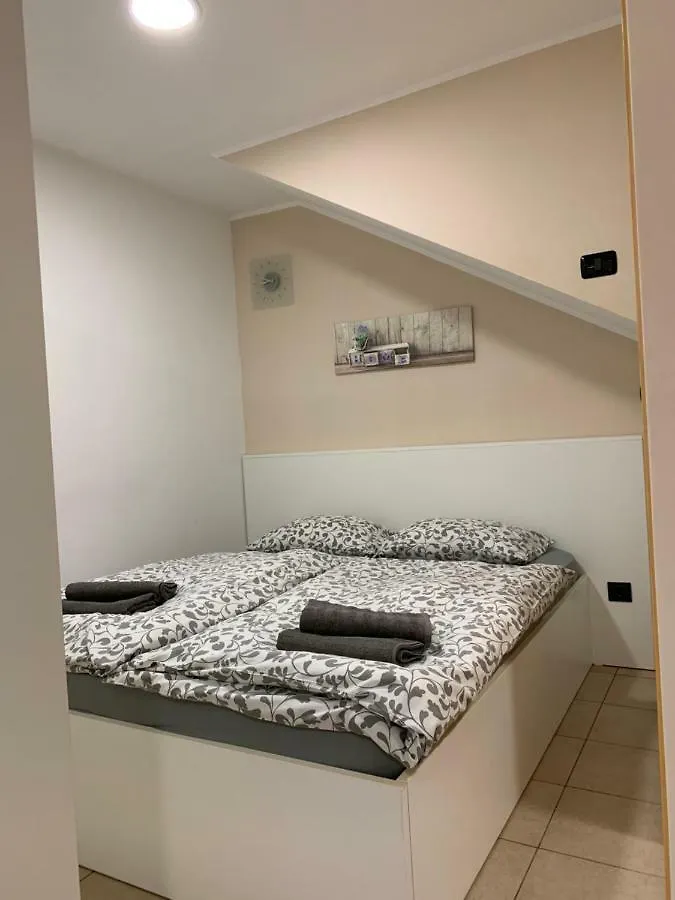 Ližnjan Apartments Ceh